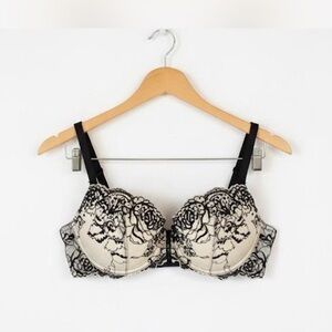 Victoria’s Secret Chic Lace Overlay Bra in Black and White NWOT! Size 36B